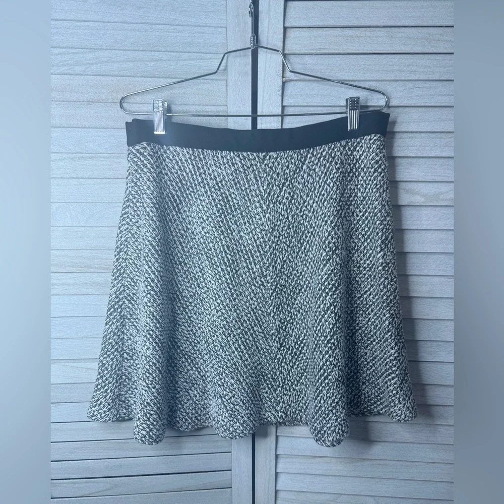 LOFT Black White Tweed Knit Skater Skirt Medium Soft Preppy Office Chic Cute